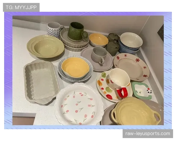 傅园慧随手晒个早餐就把我打回现实——她的碗碟比我整套餐具还贵 傅园慧随手晒个早餐就把我打回现实——她的碗碟比我整套餐具还贵