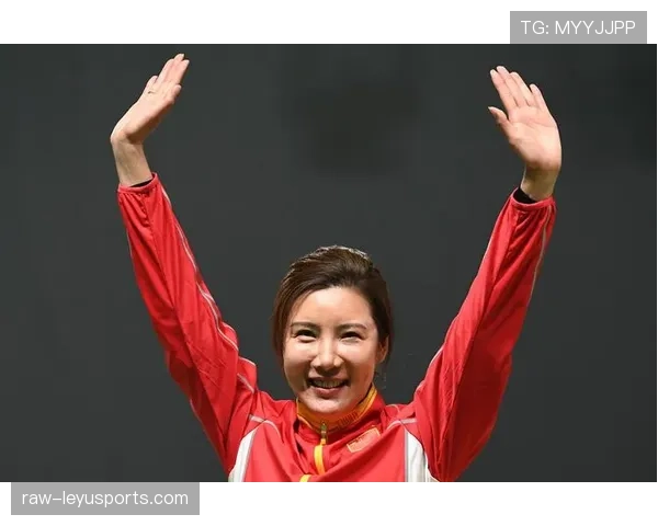 杜丽退役后还在坚持每天五点起床练枪?这自律看得我手机都拿不稳了 杜丽退役后还在坚持每天五点起床练枪?这自律看得我手机都拿不稳了
